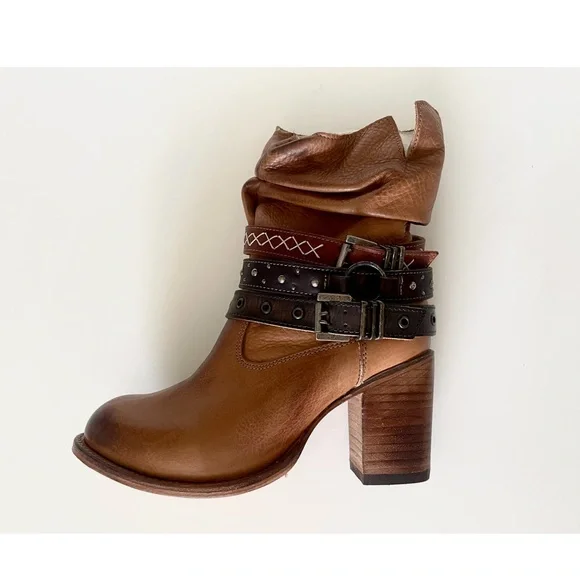 NIB! Freebird Blaine brown leather ankle boots with multi-buckle
